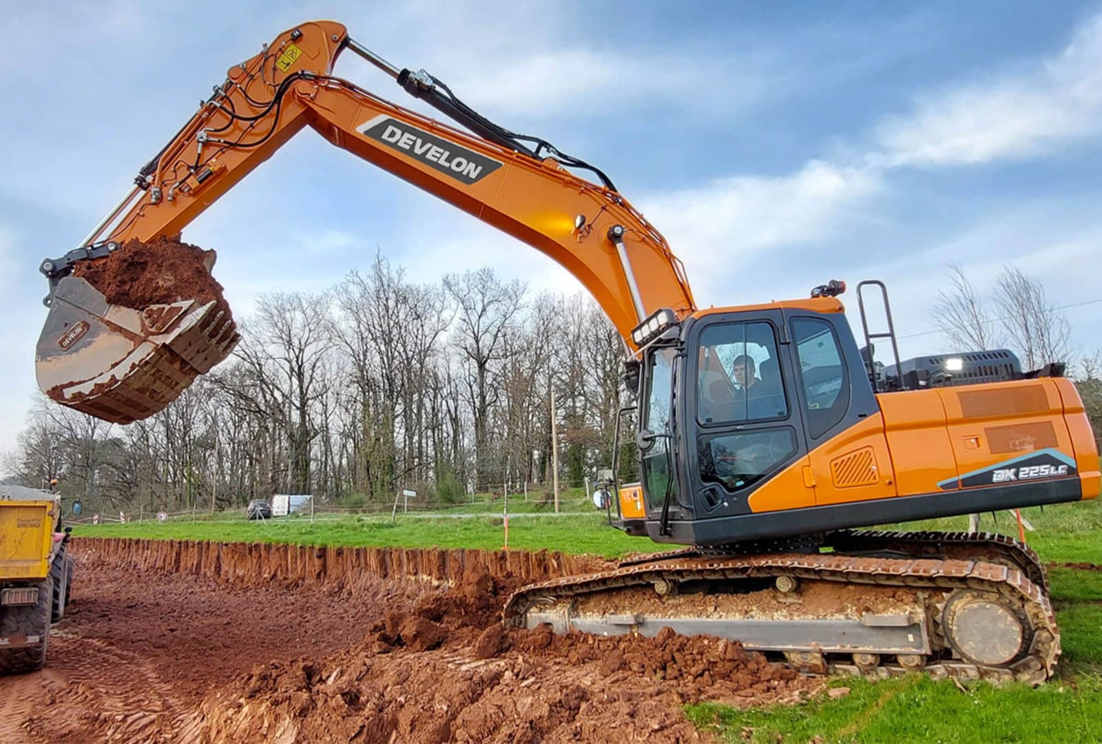 Develon DX225LC-7X — Excavadoras medianas