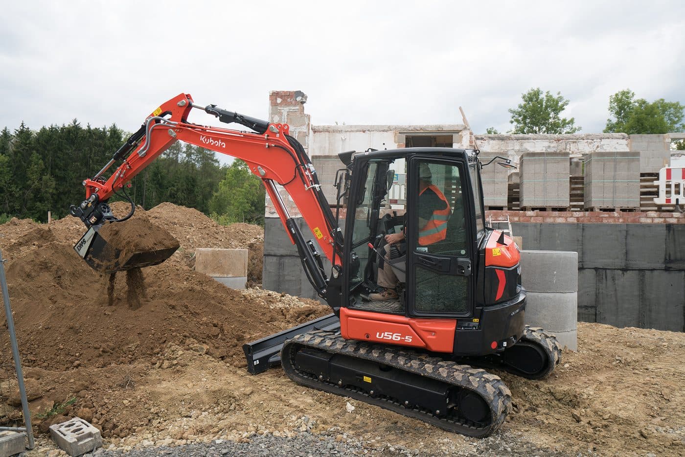 Miniexcavadora de 1, 3 o 5 toneladas: cuál necesitas