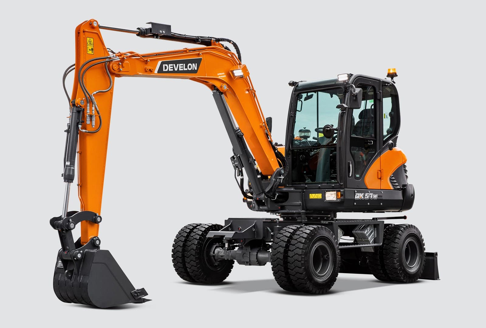 Develon DX57W-7 — Excavadoras de ruedas
