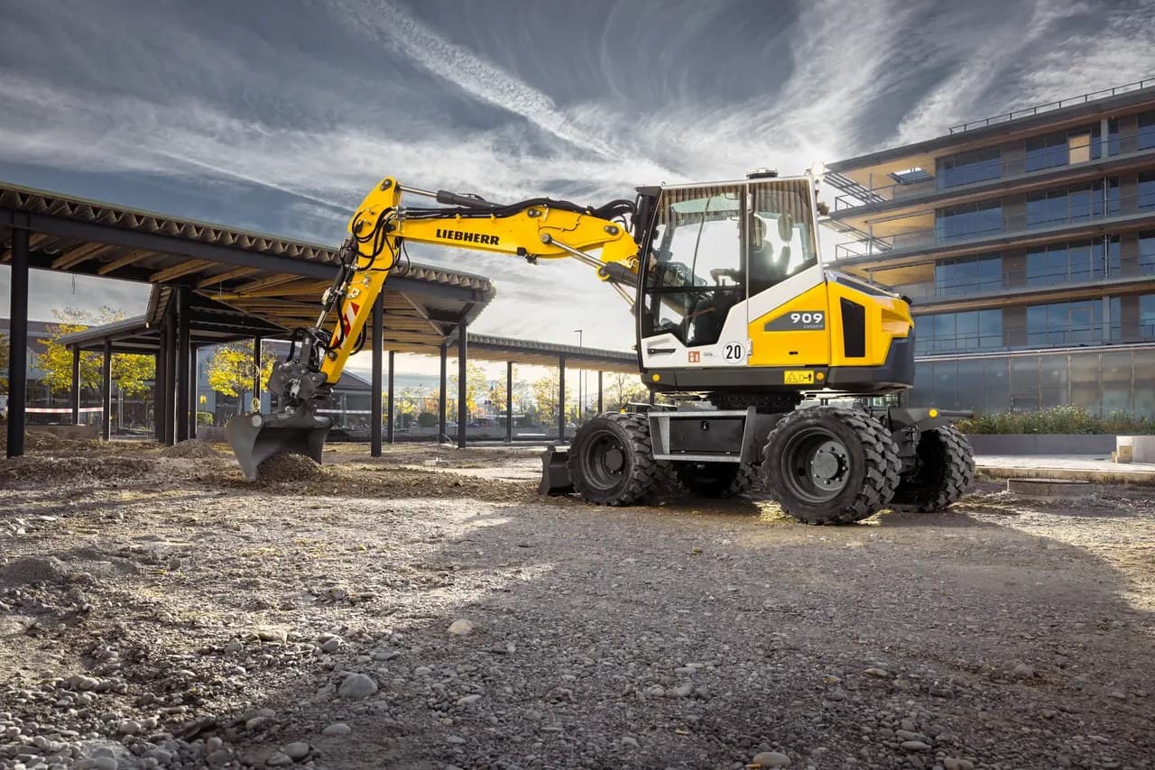 Liebherr A 909 Compact Litronic — Excavadoras de ruedas