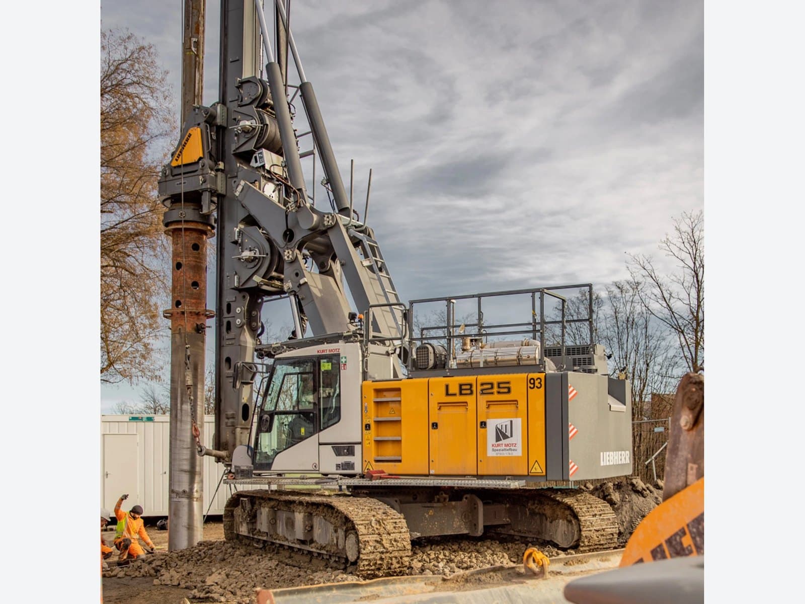 Liebherr LB 25 — Pilotadoras