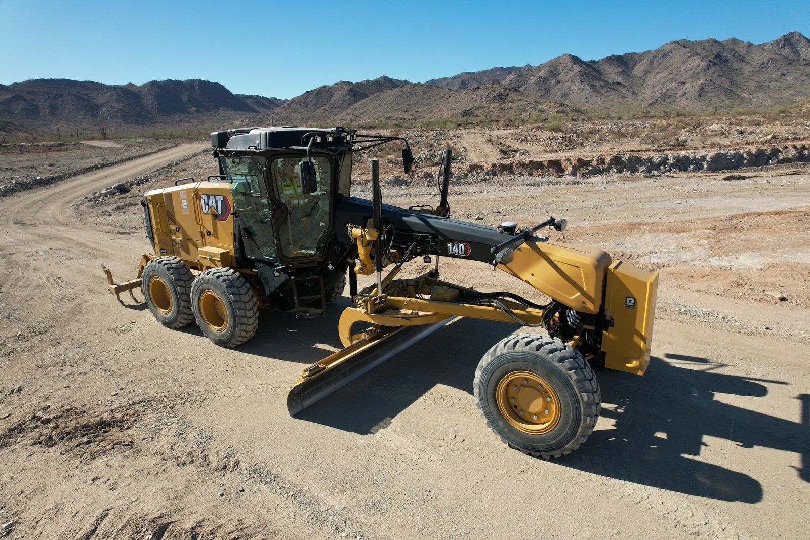 Caterpillar 140 — Motoniveladoras