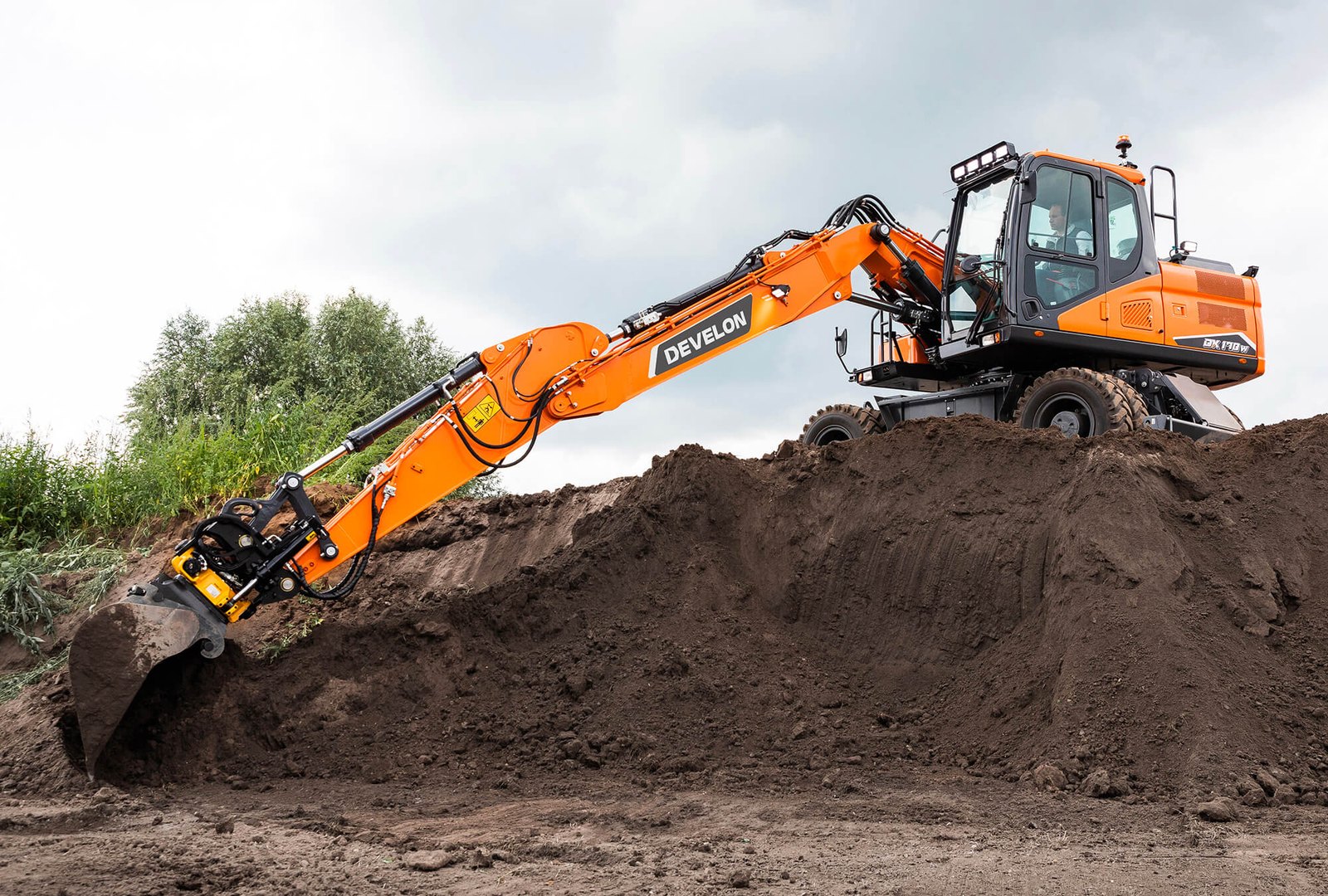 Develon DX170W-7K — Excavadoras de ruedas