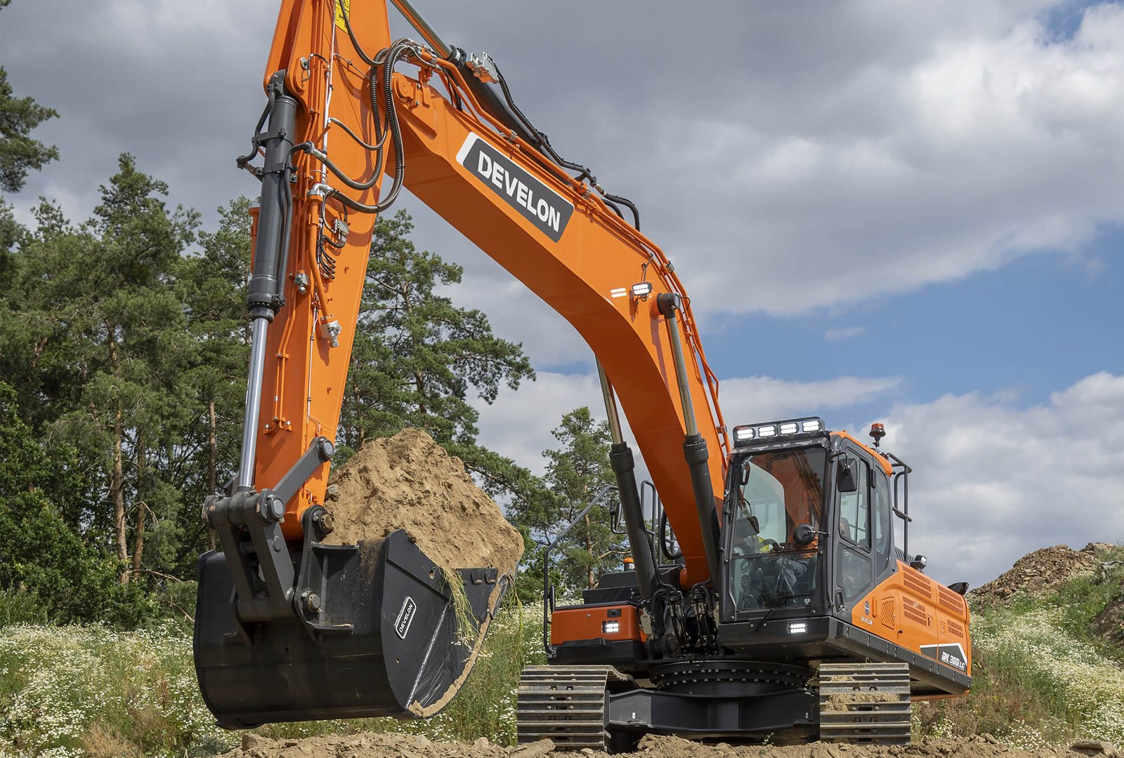 Develon DX300LC-7K — Excavadoras grandes