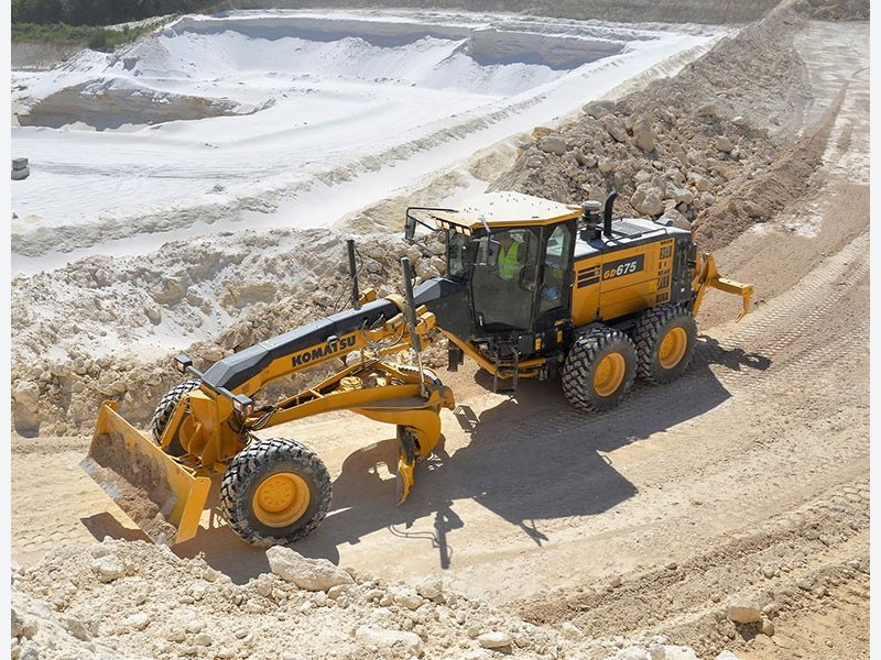 Komatsu GD675-7 — Motoniveladoras