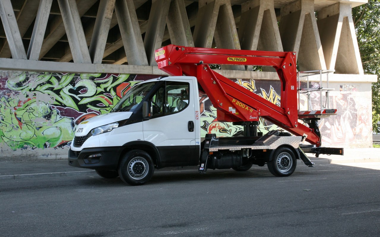 Palfinger P 200 A-R — Plataformas sobre camión